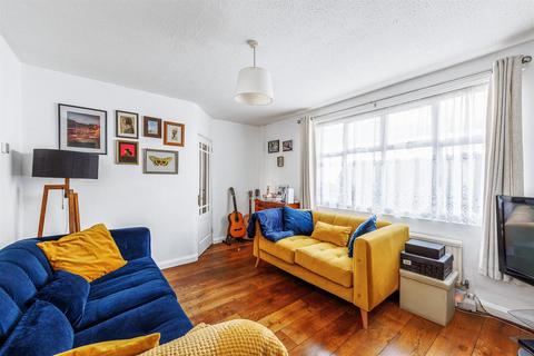 3 bedroom end of terrace house for sale, Beech Gardens, London