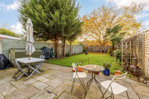 3 bedroom end of terrace house for sale, Beech Gardens, London