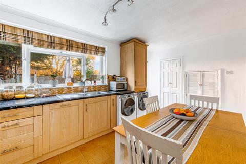 3 bedroom end of terrace house for sale, Beech Gardens, London