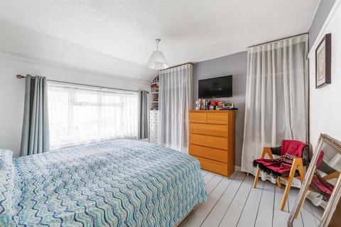 7 Beech Gardens, London, W5 4AJ