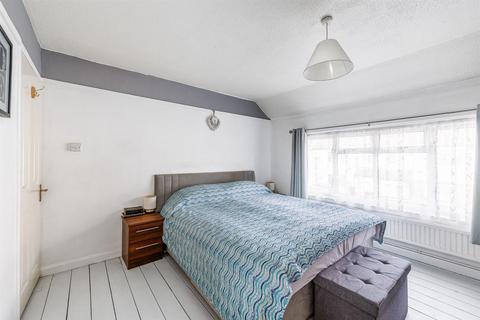 7 Beech Gardens, London, W5 4AJ
