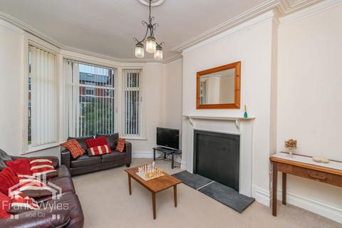 1 bedroom flat for sale, Glen Eldon Road, Lytham St. Annes, Lancashire, FY8 2AU