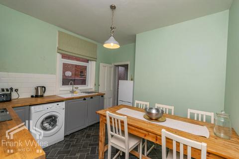 1 bedroom flat for sale, Glen Eldon Road, Lytham St. Annes, Lancashire, FY8 2AU