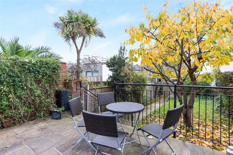 2 bedroom flat to rent, Hillfield Road, West Hampstead NW6