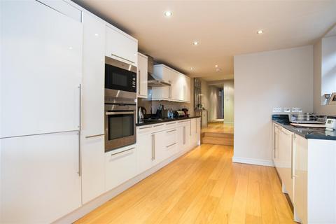 2 bedroom flat to rent, Hillfield Road, West Hampstead NW6