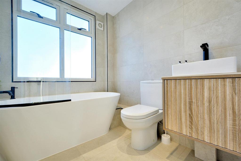 Bathroom 1.jpeg