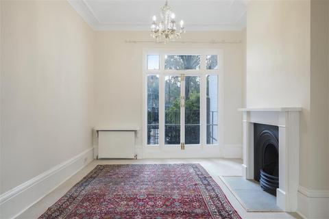 3 bedroom terraced house to rent, Earls Court Road, W8