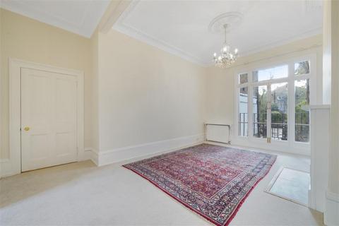 3 bedroom terraced house to rent, Earls Court Road, W8