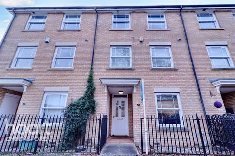 5 bedroom end of terrace house to rent, Albemarle Link, Beaulieu Park