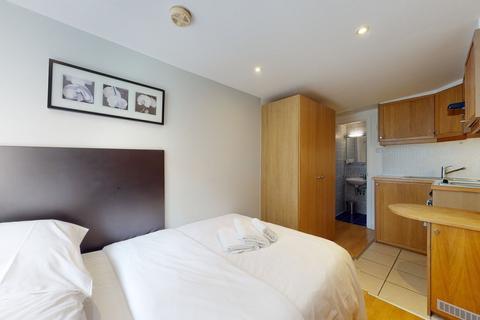 Studio to rent, Cartwright Gardens