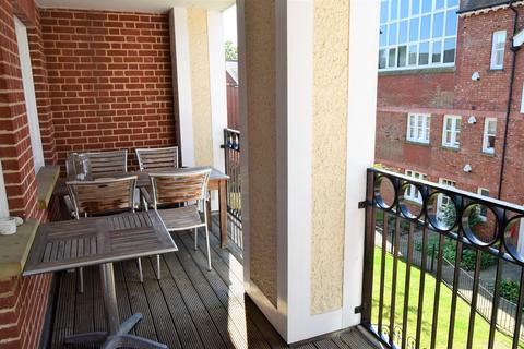 2 bedroom house to rent, Devereaux Court, Bolton Lane, Ipswich, Suffolk, UK, IP4