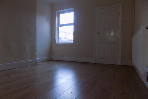 2 bedroom terraced house to rent, St. Peters Road, Luton, Bedfordshire