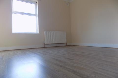 2 bedroom terraced house to rent, St. Peters Road, Luton, Bedfordshire