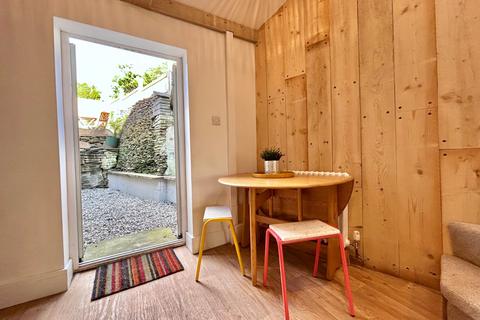 27 Charlton Road, Tetbury, GL8 8DX