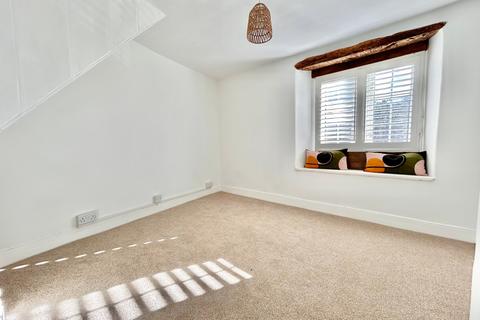 27 Charlton Road, Tetbury, GL8 8DX