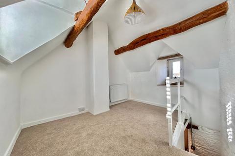 27 Charlton Road, Tetbury, GL8 8DX