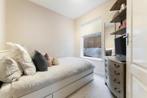 119 Trevelyan Road, London, SW17 9LP