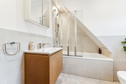 119 Trevelyan Road, London, SW17 9LP