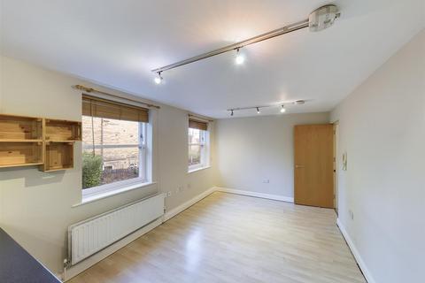 2 bedroom flat to rent, Apt 6 Tapton Court, Tapton House Road, Broomhill, Sheffield