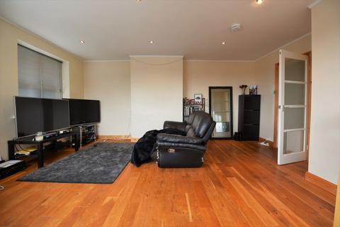 2 bedroom flat to rent, Eden Drive