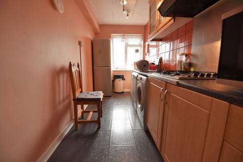 2 bedroom flat to rent, Eden Drive