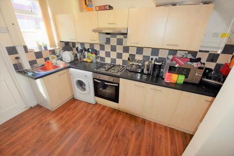 2 bedroom house to rent, 29 Park View Avenue