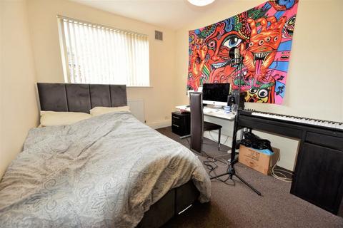 2 bedroom house to rent, 29 Park View Avenue