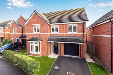 4 bedroom detached house for sale, Leicester Square, Leeds LS15