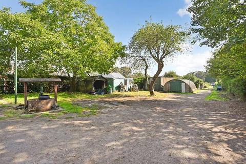 4 bedroom detached bungalow to rent, New Road, Landford SP5