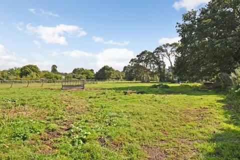 4 bedroom detached bungalow to rent, New Road, Landford SP5