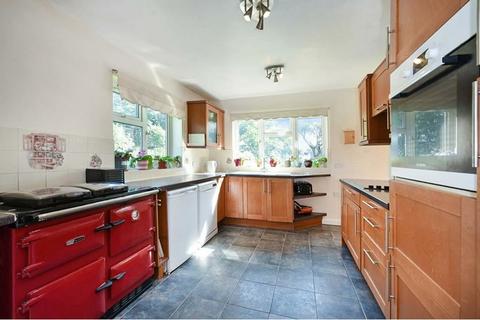 4 bedroom detached bungalow to rent, New Road, Landford SP5