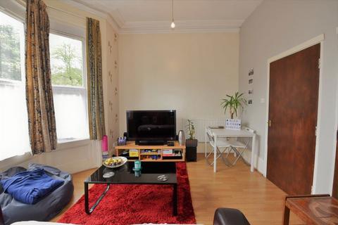 2 bedroom flat to rent, Kensington Terrace