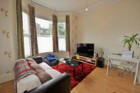 2 bedroom flat to rent, Kensington Terrace