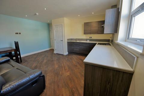 2 bedroom flat to rent, 16 Woodsley Road Flat 2