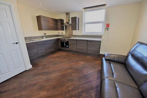 2 bedroom flat to rent, 16 Woodsley Road Flat 2