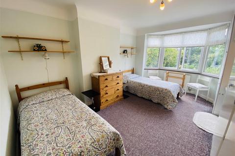 17 Upcroft Avenue, Edgware, HA8 9RA