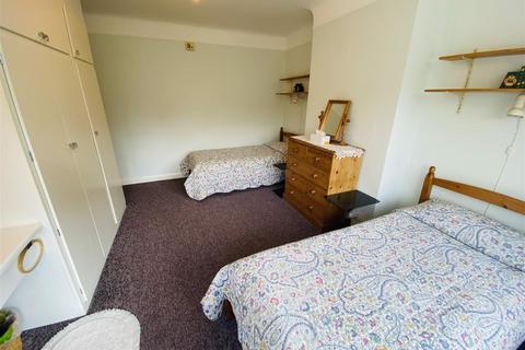 17 Upcroft Avenue, Edgware, HA8 9RA