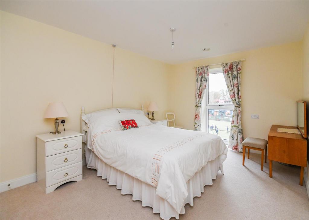 52 Thorneycroft Bedroom 2.jpg