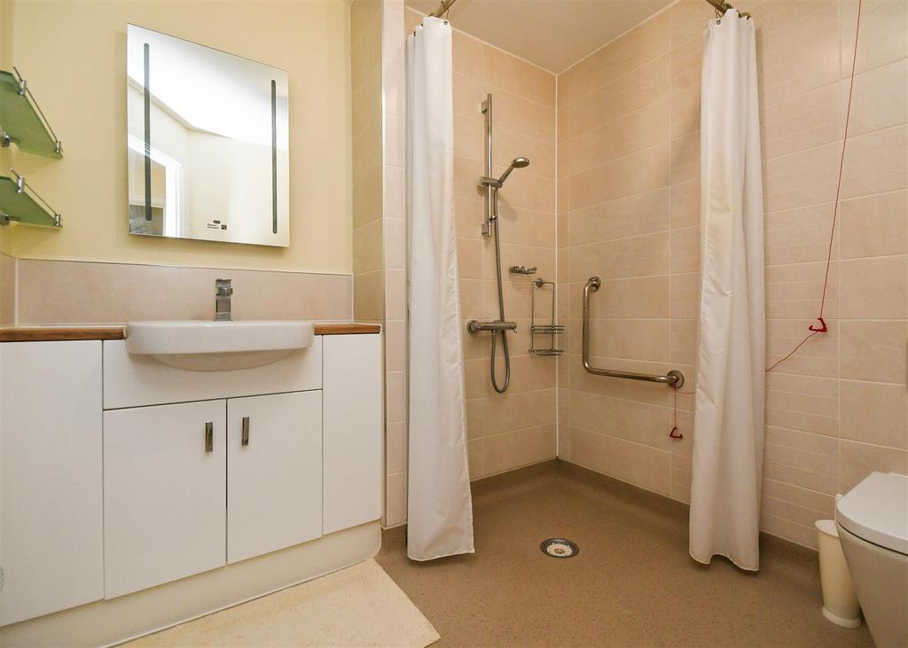 52 Thorneycroft - Shower Room.jpg