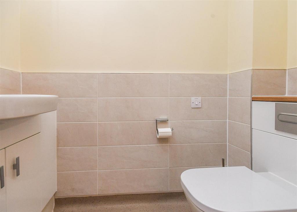 52 Thorneycroft - Guest Cloakroom.jpg