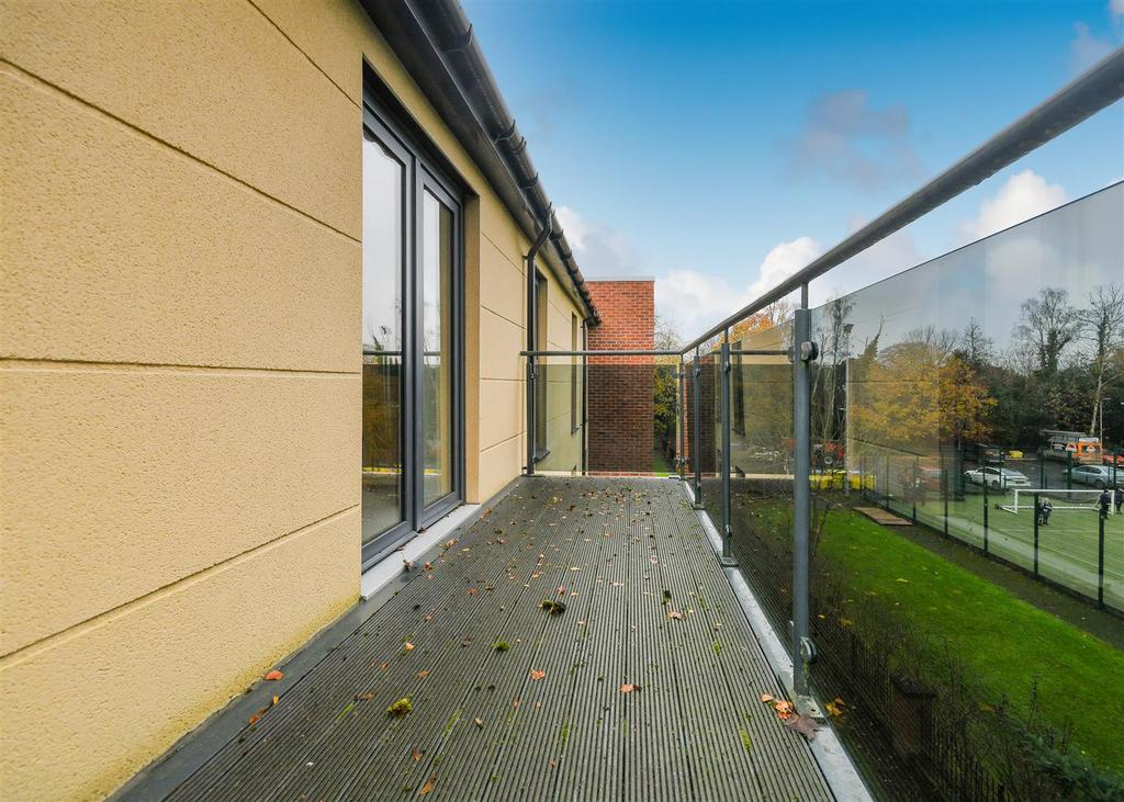 52 Thorneycroft - Balcony.jpg