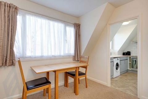 Studio to rent, Abbeyfields Close, London NW10