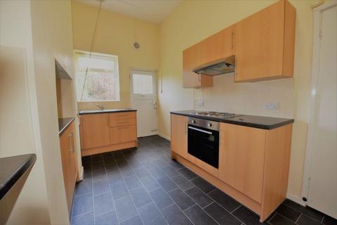 3 bedroom flat to rent, 158 Otley Road Flat 1