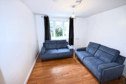 3 bedroom flat to rent, St Annes Road