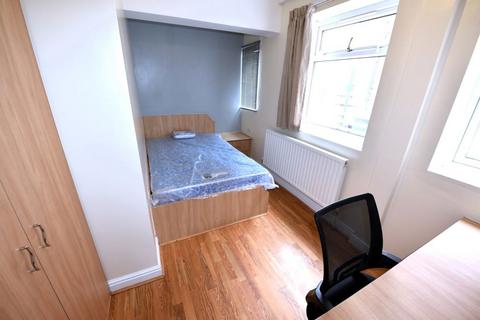 3 bedroom flat to rent, St Annes Road