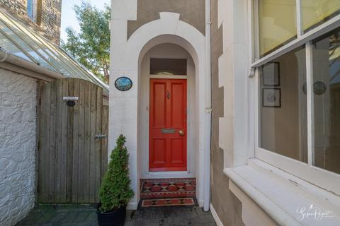 3 bedroom semi-detached house for sale, Altofts Gardens, Ventnor