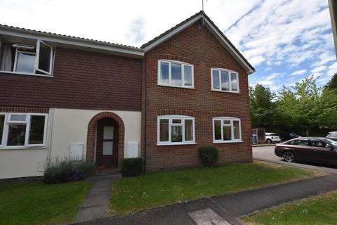 1 bedroom ground floor maisonette to rent, Swan Way, Church Crookham, Fleet, GU51