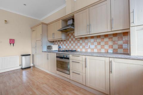 4 bedroom flat to rent, Spring Gardens, Meadowbank, Edinburgh, EH8