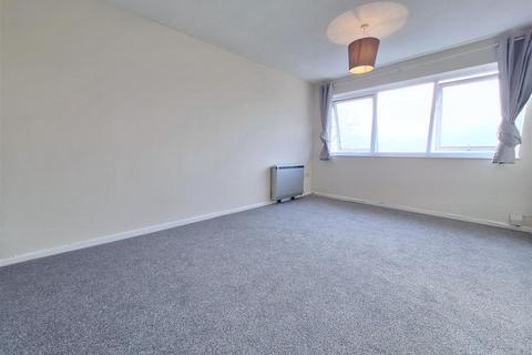 1 bedroom flat to rent, Crendon Court