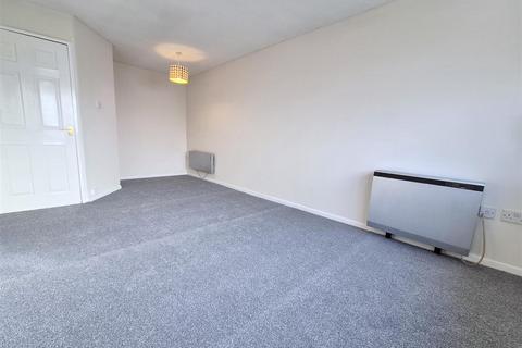 1 bedroom flat to rent, Crendon Court